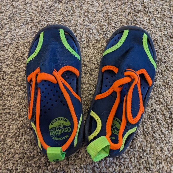 SUMMER READY - Oshkosh water shoes toddler 7 - Picture 3 of 6